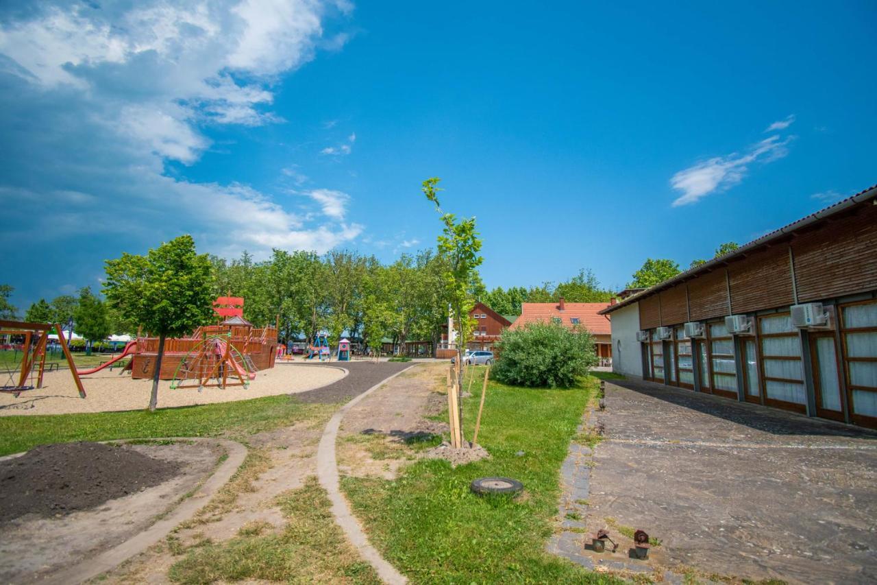 Beach Hostel Balatonboglár Exterior foto